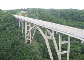 El puente entre Matanzas y Jibacoa.