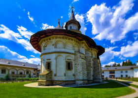Погружение в средневековье. Румыния,  монастырь Путна.