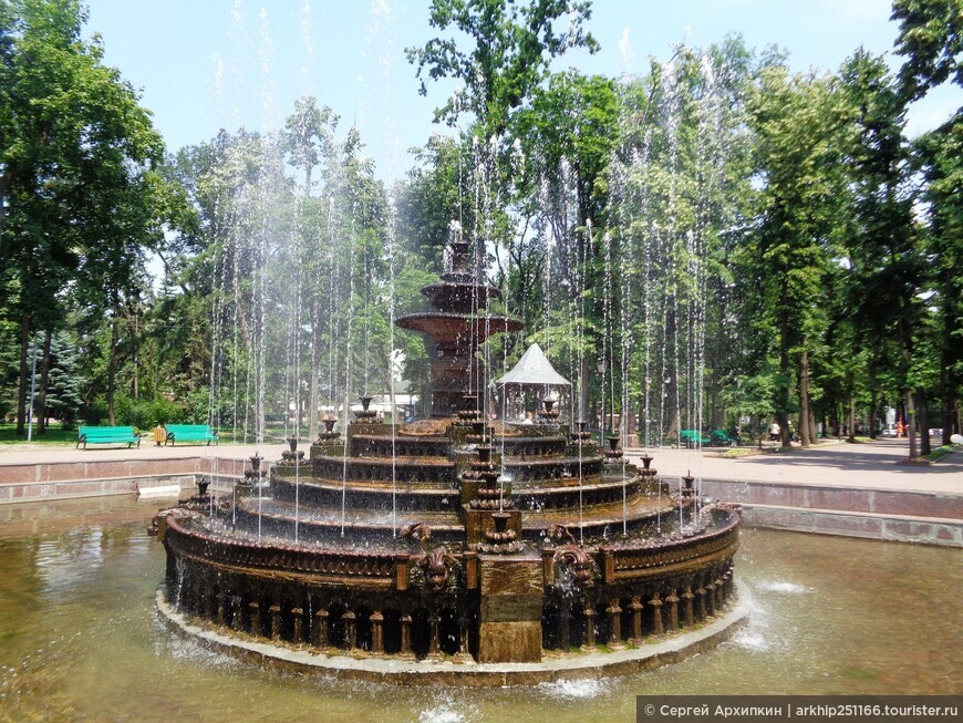 Красивый парк Стефана Великого в центре Кишинева