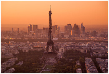 В Париже турист стал жертвой нападения на прохожих 