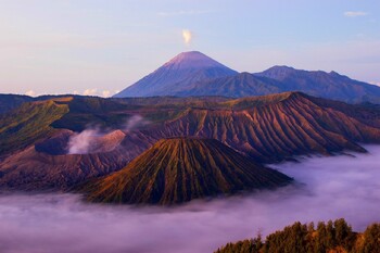 В Индонезии из-за извержения вулкана погибли 11 альпинистов
