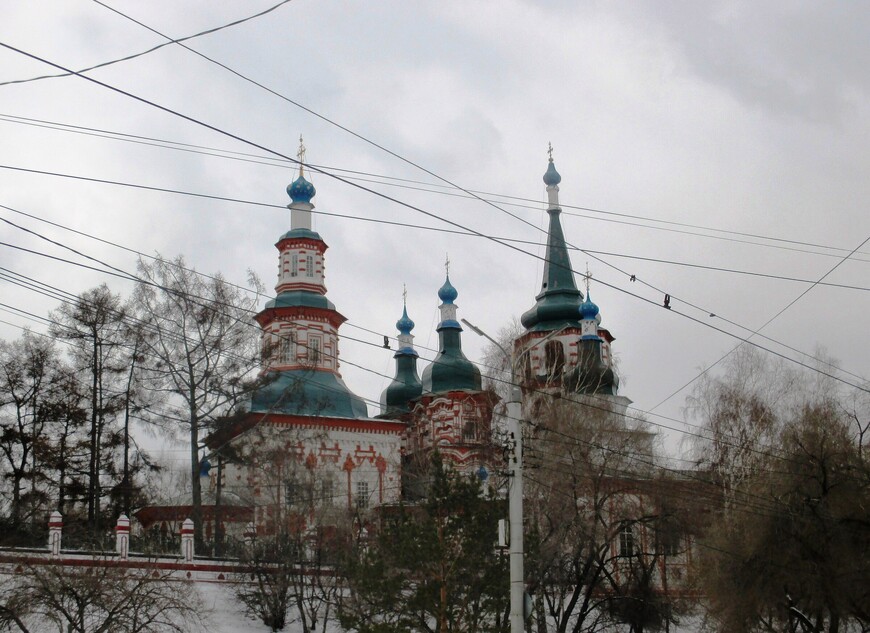 Крестовоздвиженская церковь в пяти минутах от отеля. Сибирское барокко середины XVIII в. 