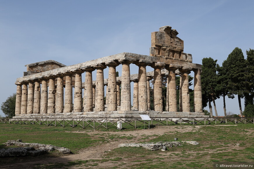 Храм Цереры (Афины) крупным планом.