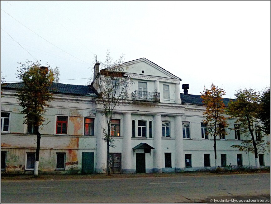 Дом Катерины Ивановны. Фотография из интернета, дом в удручающем состоянии, в 2024 году обещают отреставрировать 