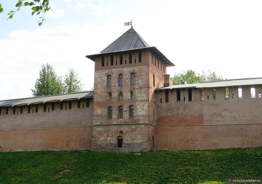 В конце 18-го столетия к башне пристроили постройку с двумя флигелями для нужд тюрьмы.После тюрьмы в башне размещался архив Казенной палаты.В конце 19-го века в башне и флигелях открылся музей древностей.