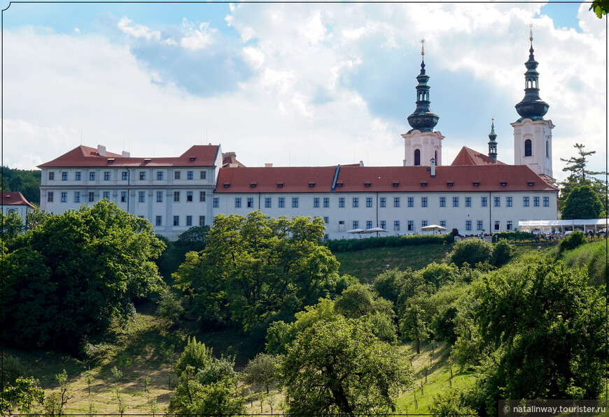 Страговский монастырь (чеш. Strahovský klášter) 