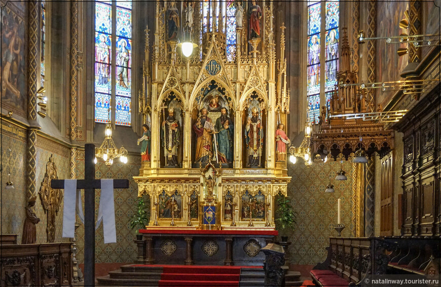 Главный алтарь базилики Святых Петра и Павла