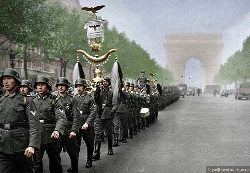 Марш немецких солдат во время оккупации. 1940 г.