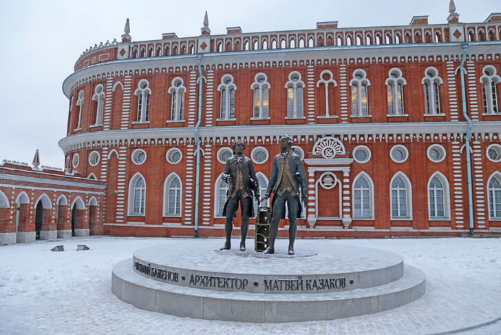 Памятник создателям Царицыно - В. Баженову и М. Казакову