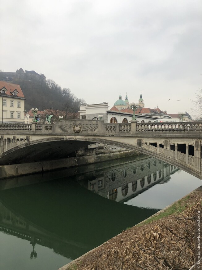 Словения. Любляна. У моста Драконов