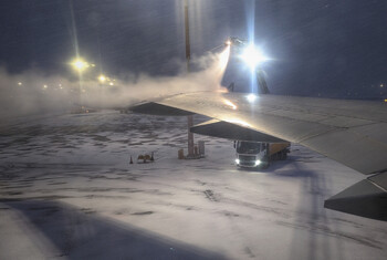 В аэропортах Екатеринбурга и Челябинска из-за снегопадов задерживают рейсы 