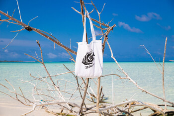 На Мальдивах начали делать сумки из постельного белья