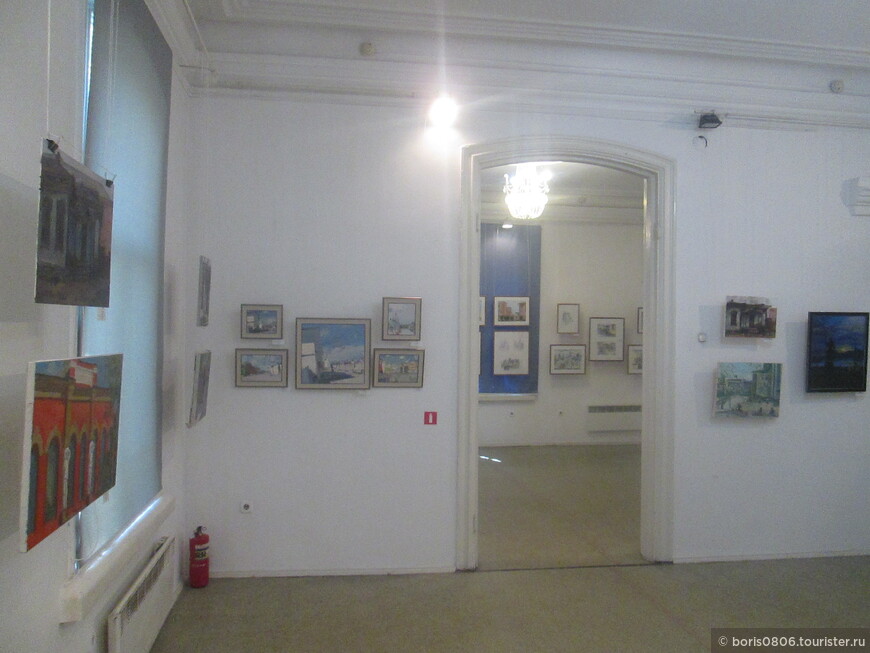 Неприметная выставка в здании музея