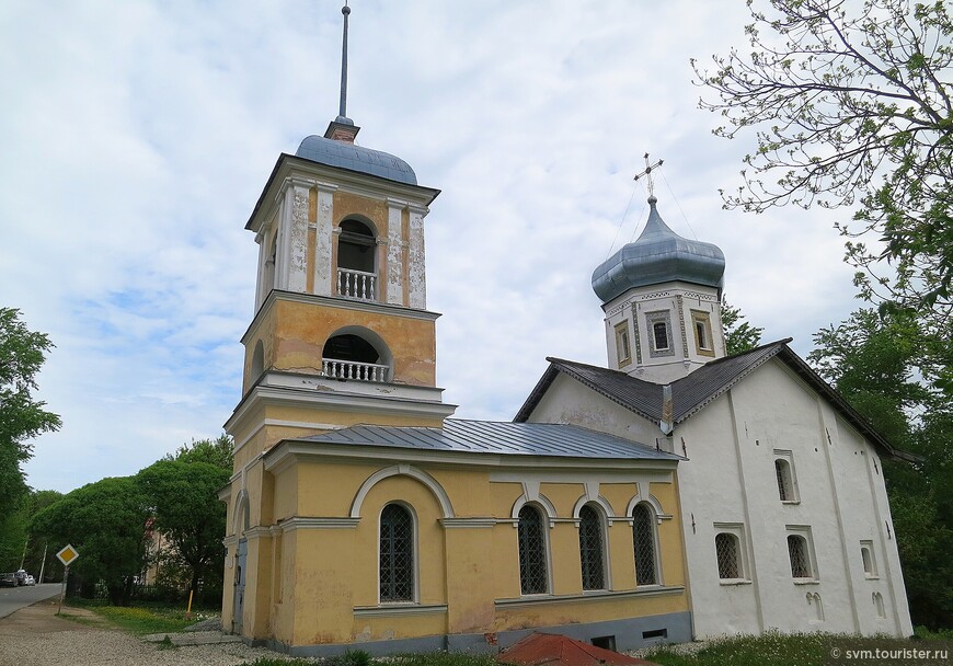 Троицкая церковь была построена на средства югорцев-объединения новгородских купцов торговавших пушниной с Югрой.