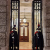 Карабиньеры охраняют врата Сената в ковидные времена