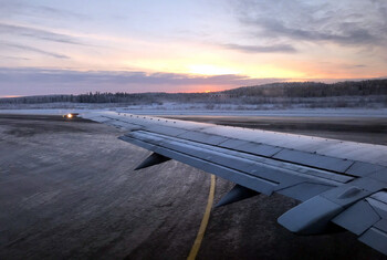 В аэропорту Норильска самолёт с пассажирами выкатился за пределы ВПП 