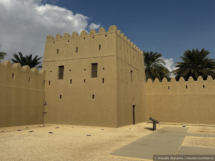 Исторический форт — родовой дворец шейха Халифы в Аль Айне