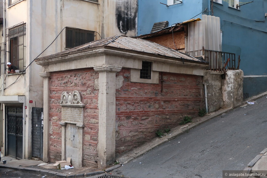 Архипелаг кварталов. Тарлабаши, изнанка Стамбула, и очень странный музей