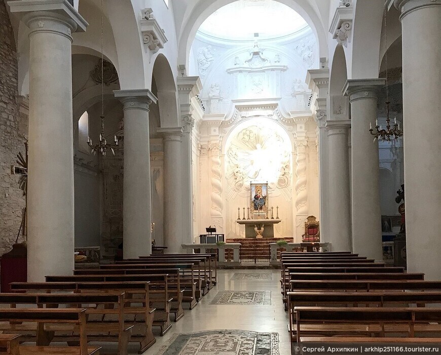 Средневековая церковь 11 века — Святого Джулиана с интересными скульптурами в Эриче на Западе Сицилии