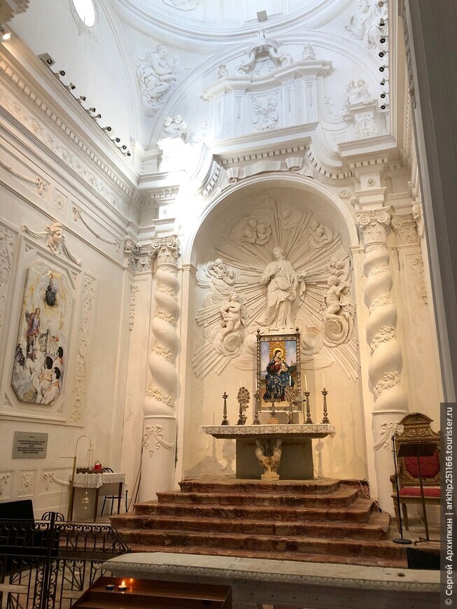 Средневековая церковь 11 века — Святого Джулиана с интересными скульптурами в Эриче на Западе Сицилии