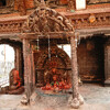 Древний алтарь в Бхактапуре
