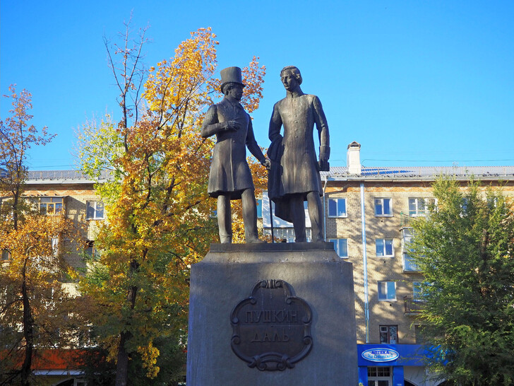 Памятник А.С. Пушкину и В.И. Далю