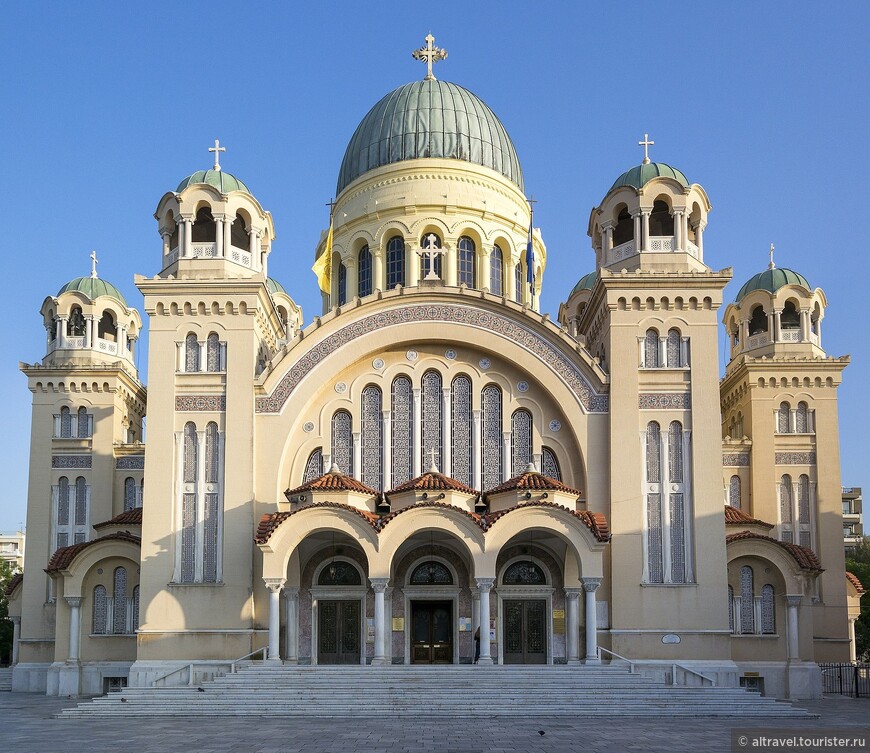 Собор Святого Андрея в Патрах, Греция. Фото из Википедии.
