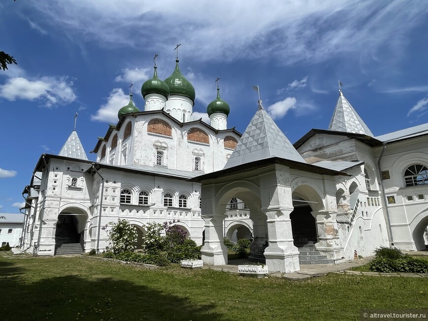 Новгородские монастыри: Николо-Вяжищский и Зверин