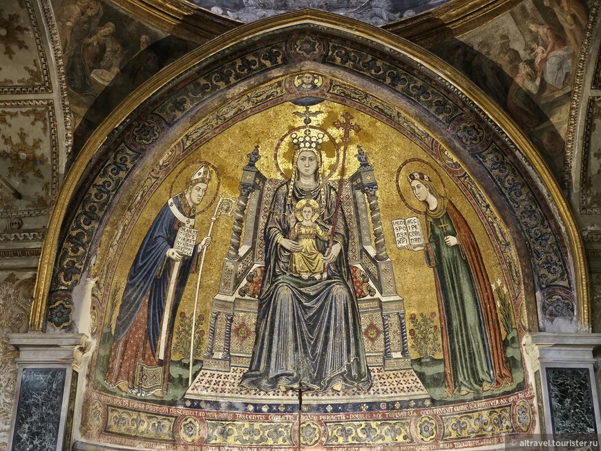 «Мадонна с Младенцем на троне, со св. Януарием и св. Реститутой» авторства Лелло Орвиетского. 1322 год.