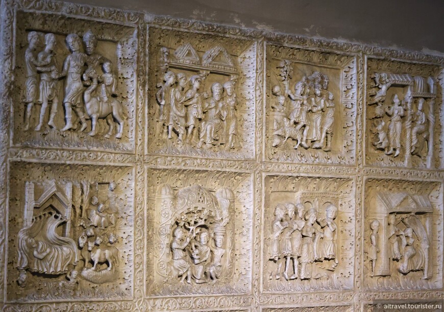Панели с барельефами 13-го века.