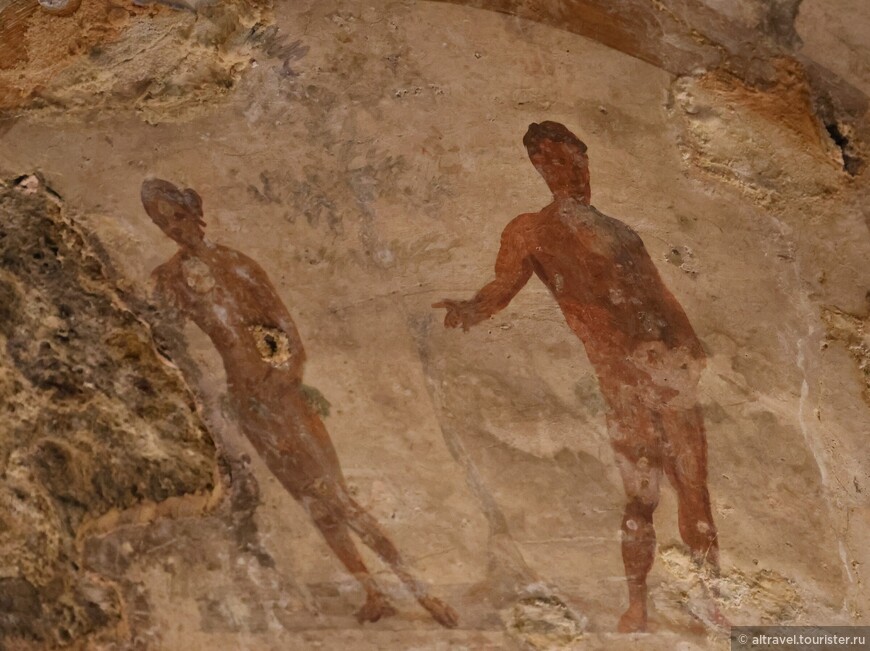 Потолочная фреска с изображением Адама и Евы.