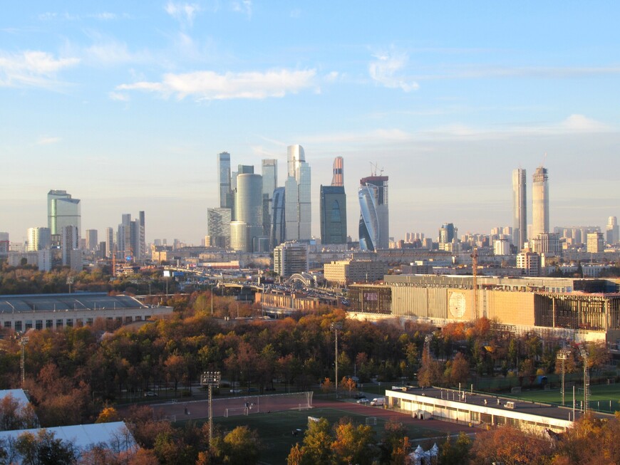 Вид со смотровой площадки на деловой центр «Москва-Сити»