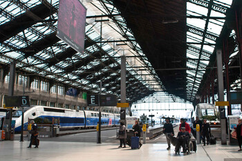На вокзале Парижа произошло нападение с ножом, есть раненые   