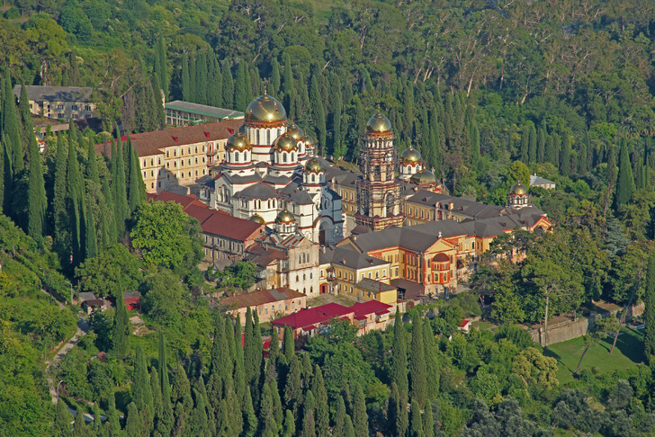 Новоафонский монастырь - крупнейший религиозный комплекс Абхазии