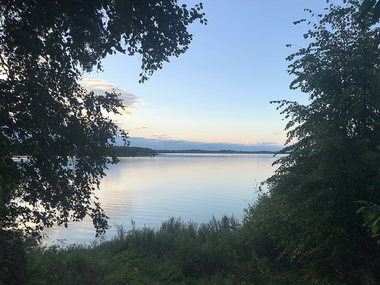 Вазузское водохранилище в Смоленской области — база отдыха, рыбалка,  глубина, на карте, погода, фото, видео, как добраться