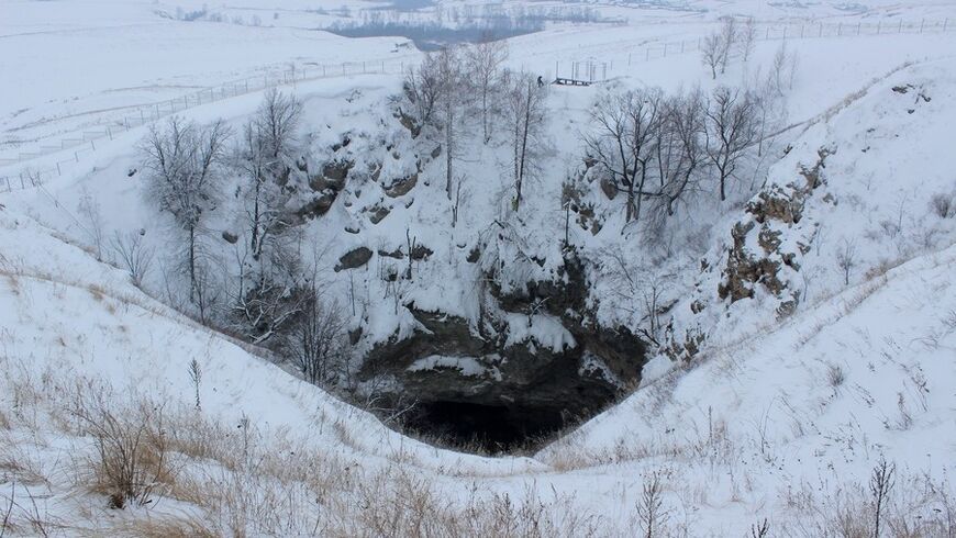 Пещера Вертолетная (Ахмеровский провал)