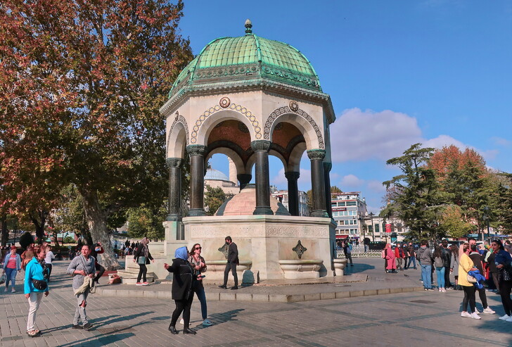 Немецкий фонтан на площади Султанахмет
