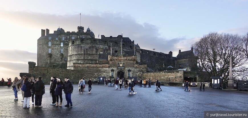 Площадь перед замковой крепостью Эдинбург