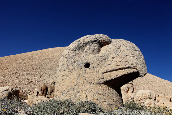 Каменные исполины на горе Немрут
