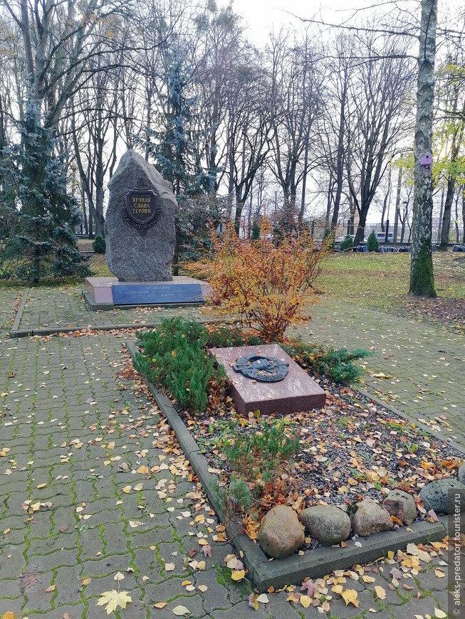 Тихий осенний парк в Калининграде