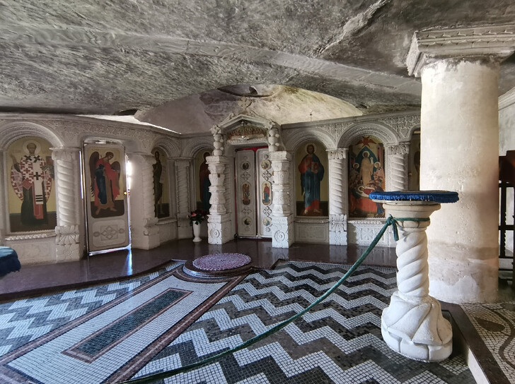 Пещерные храмы монастыря