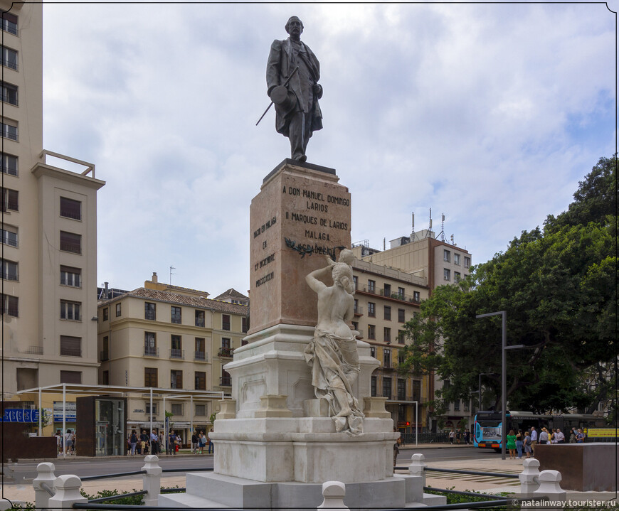 Памятник Маркизу Лариосу на пересечении сalle Marques de Larios и Alameda Principal