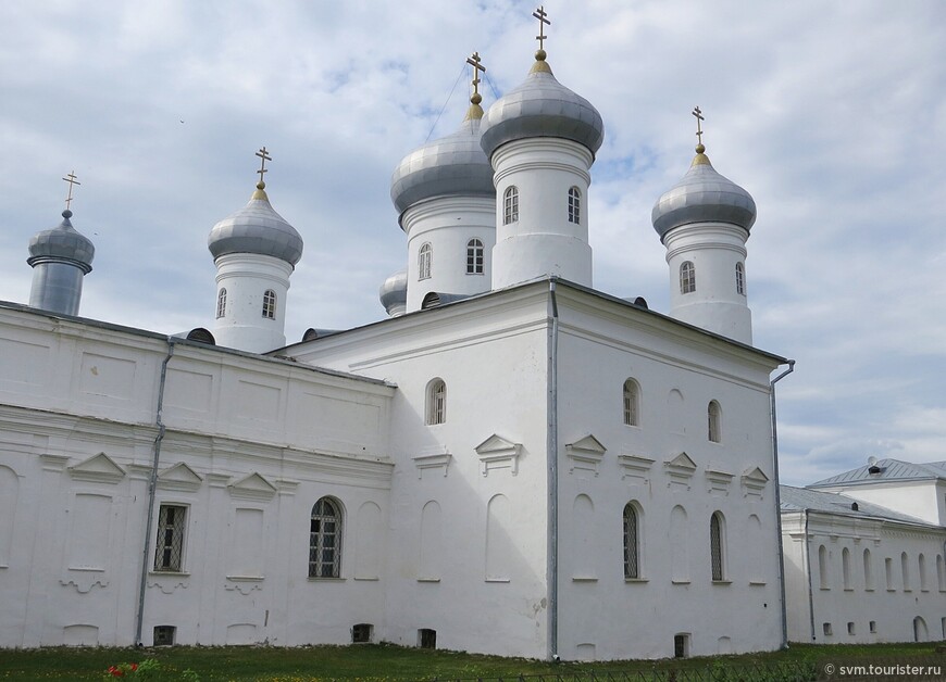 Ранее на месте Спасской церкви располагался каменный храм Александра Невского,построенный в 1760-х годах.Но он был безжалостно погублен пожаром.