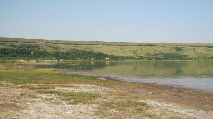 Соленое озеро Лушниковское в Ставропольском крае