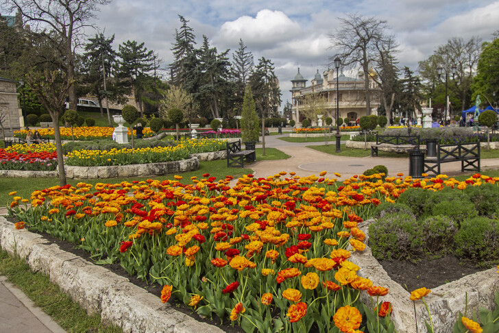 Парк Цветник весной