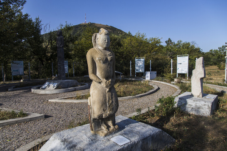 Каменная скульптура в музее древностей
