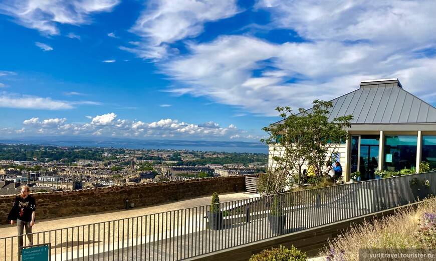 Взгляд на Эдинбург с высоты холма Калтон