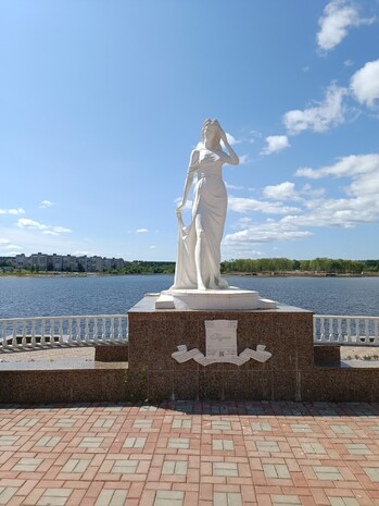 Статуя-олицетворение реки Турьи