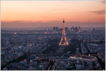 Эйфелева башня в Париже вновь принимает посетителей 