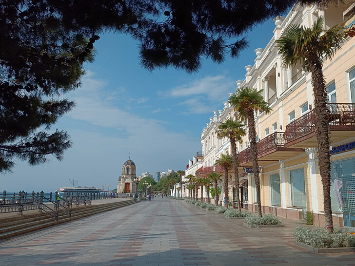 Забронируйте жилье в центре Ялты для удобства путешествий по Крыму